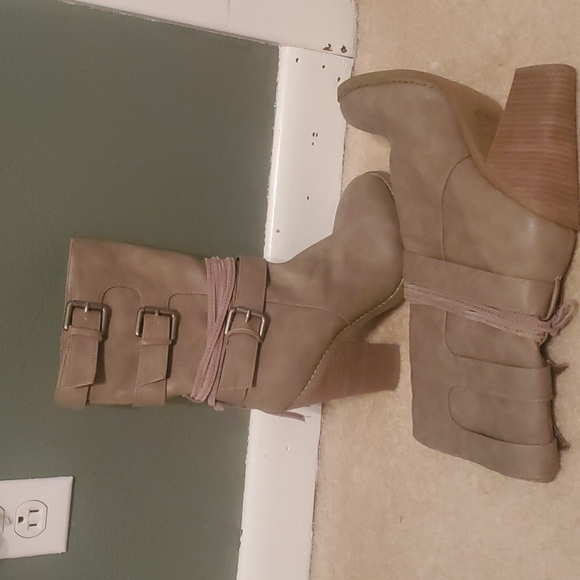 Boots - Picture 1 of 4